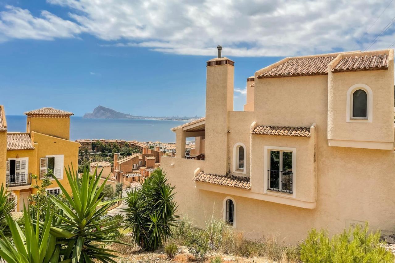 Vila Charming Townhouse With Sea Views & Pool In Altea Calpe Exteriér fotografie