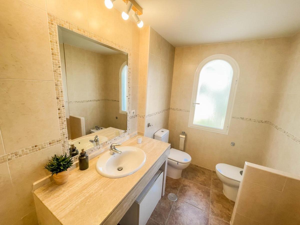 Vila Charming Townhouse With Sea Views & Pool In Altea Calpe Exteriér fotografie