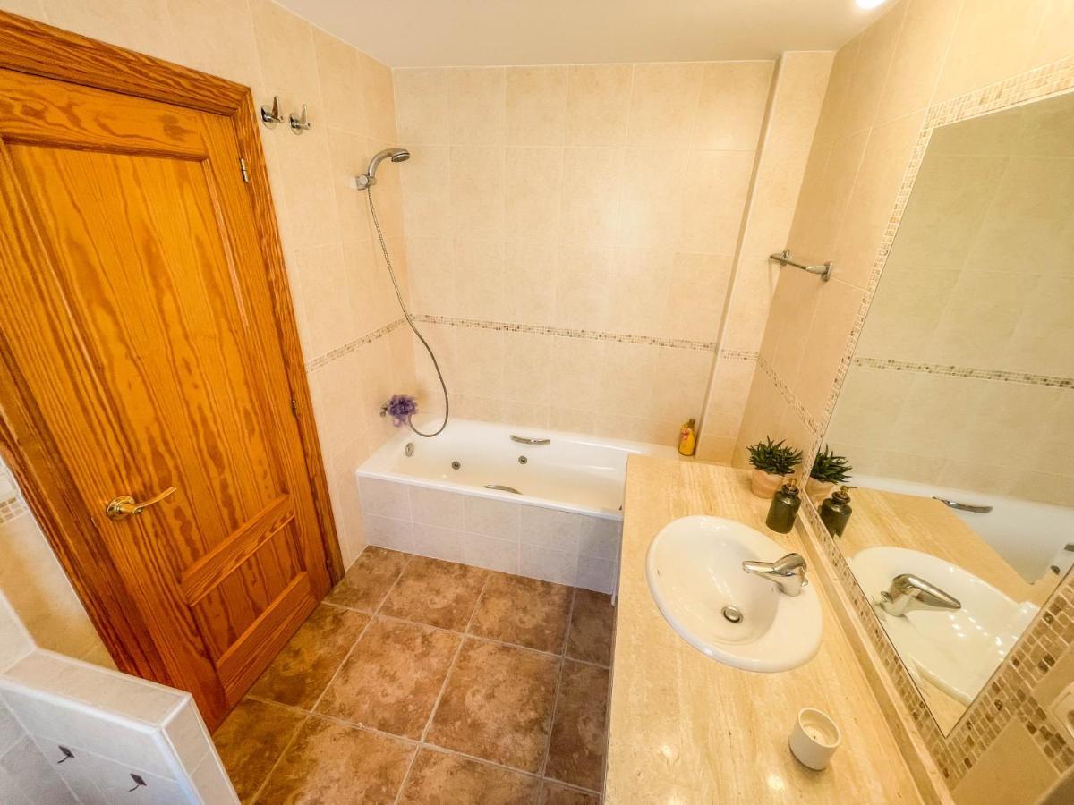 Vila Charming Townhouse With Sea Views & Pool In Altea Calpe Exteriér fotografie