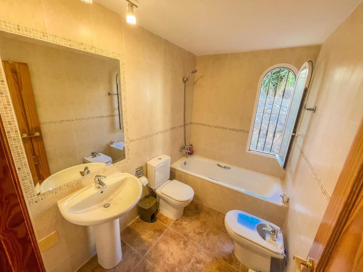 Vila Charming Townhouse With Sea Views & Pool In Altea Calpe Exteriér fotografie