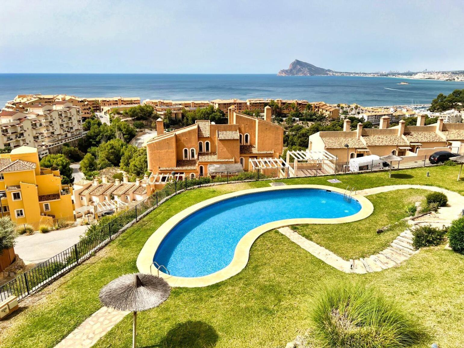 Vila Charming Townhouse With Sea Views & Pool In Altea Calpe Exteriér fotografie